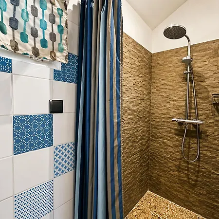 Confort Avec Vue Sur Piscine בית הארחה