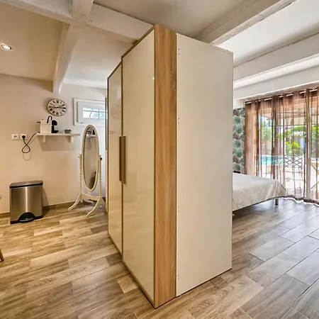 Confort Avec Vue Sur Piscine Portes-lès-Valence