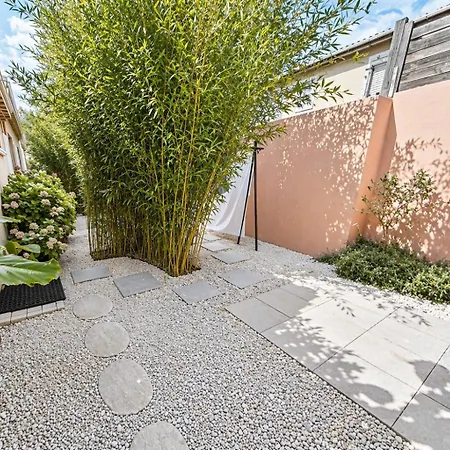 Confort Avec Vue Sur Piscine Pensionat 3*