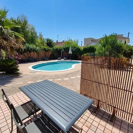 Confort Avec Vue Sur Piscine בית הארחה